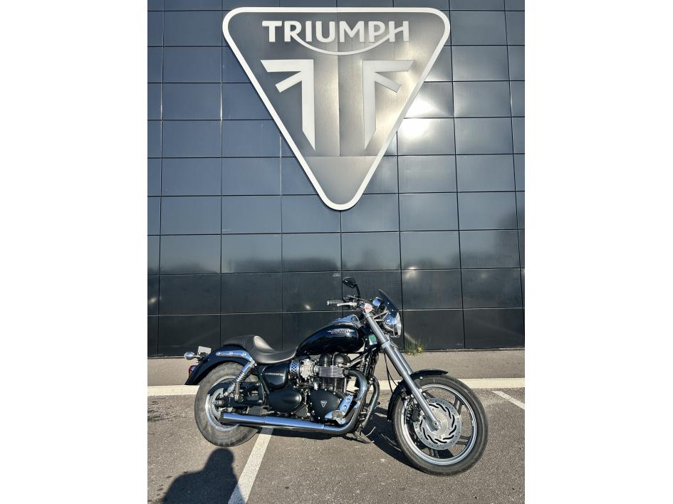 TRIUMPH BONNEVILLE SPEEDMASTER 865