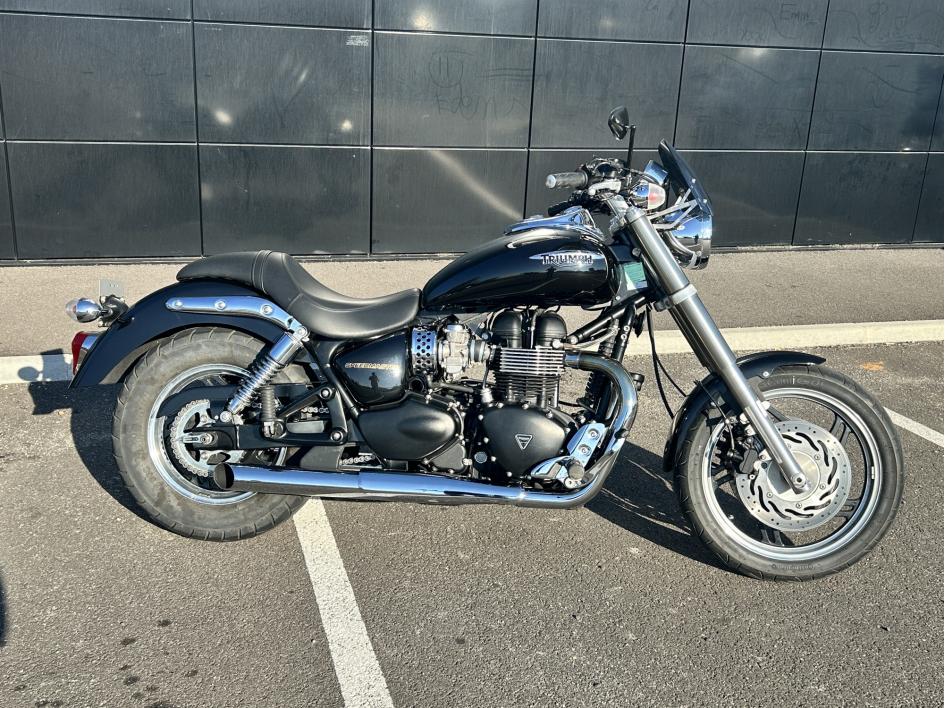 TRIUMPH BONNEVILLE SPEEDMASTER 865
