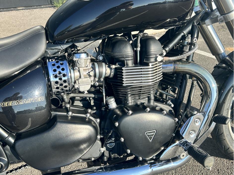 TRIUMPH BONNEVILLE SPEEDMASTER 865