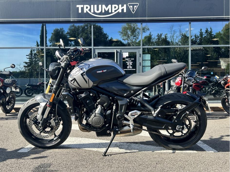 TRIUMPH TRIDENT 660