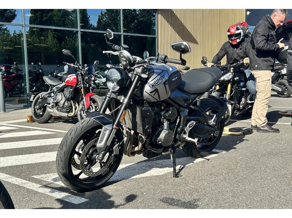 TRIUMPH TRIDENT 660