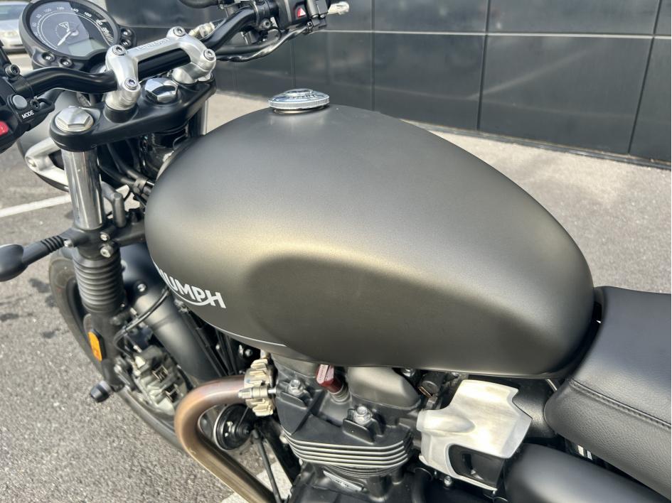 TRIUMPH STREET TWIN  900