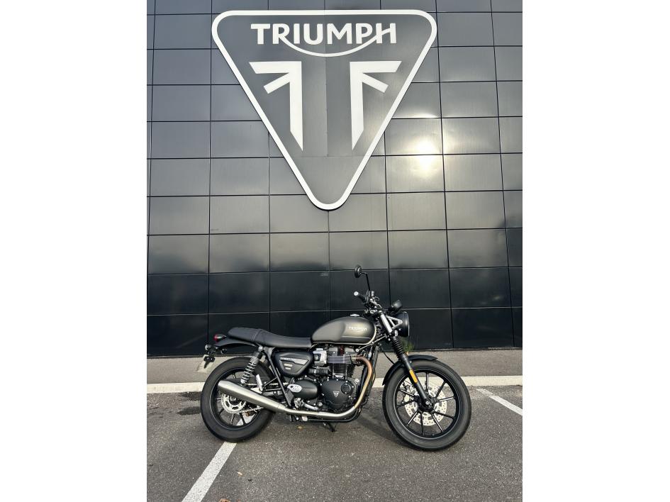 TRIUMPH STREET TWIN  900