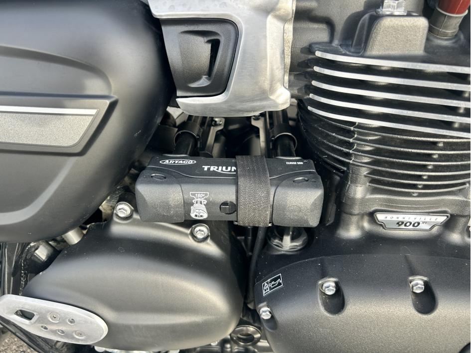 TRIUMPH STREET TWIN  900