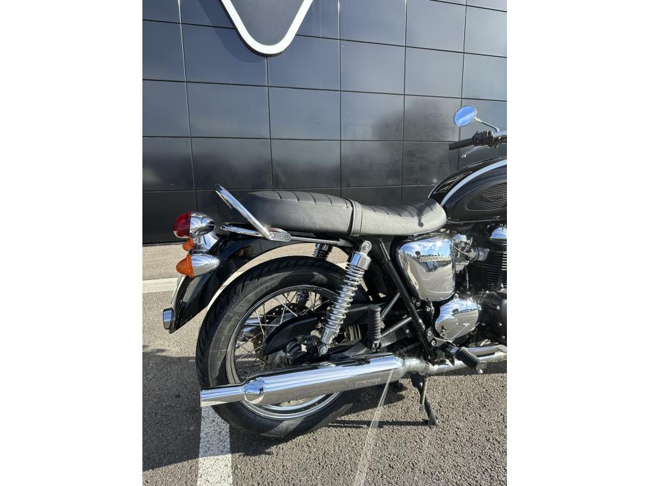TRIUMPH BONNEVILLE 865 T100