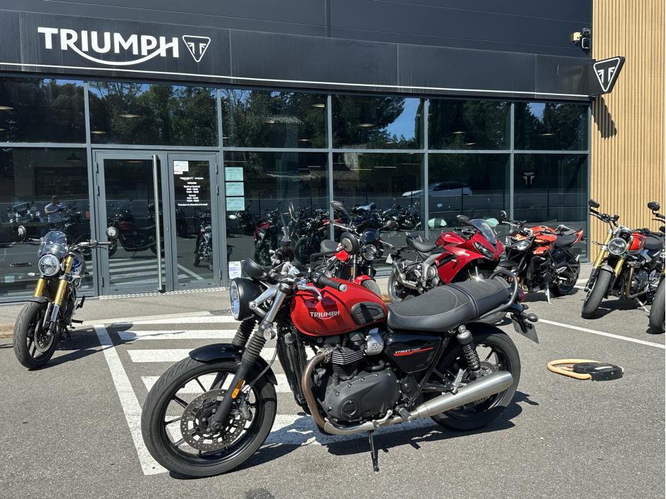 TRIUMPH STREET TWIN  900
