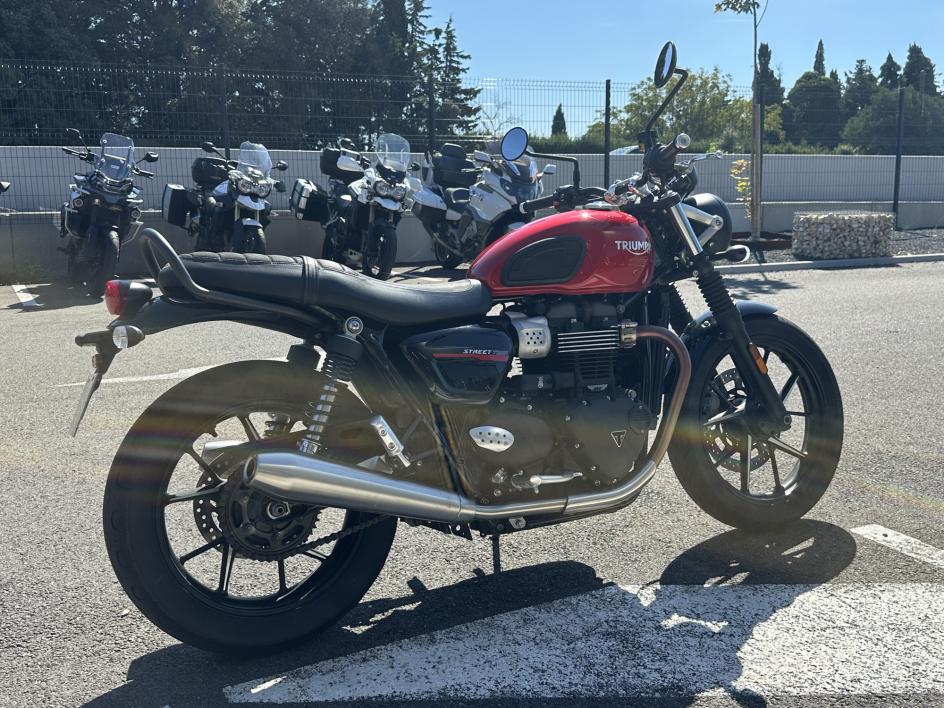 TRIUMPH STREET TWIN  900