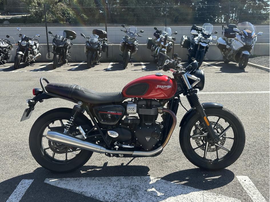 TRIUMPH STREET TWIN  900