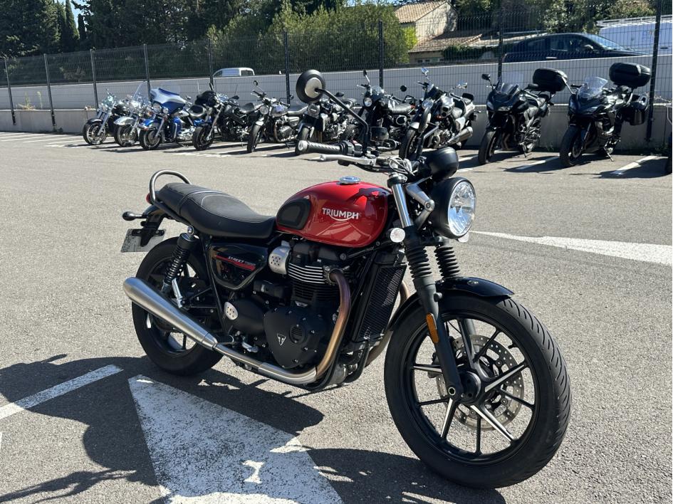 TRIUMPH STREET TWIN  900