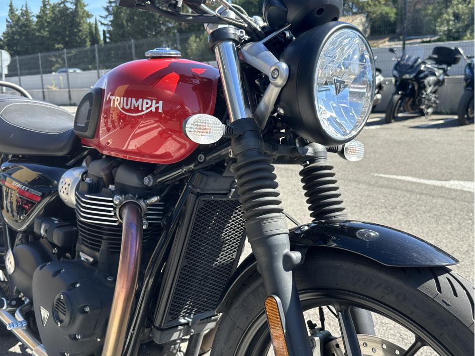 TRIUMPH STREET TWIN  900