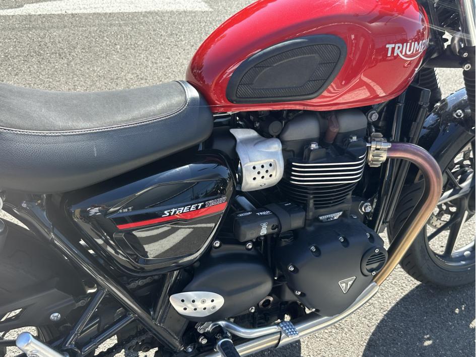 TRIUMPH STREET TWIN  900