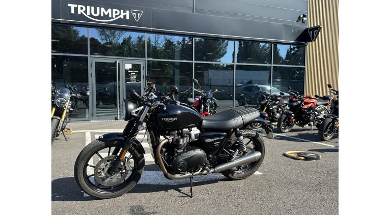 TRIUMPH STREET TWIN  900