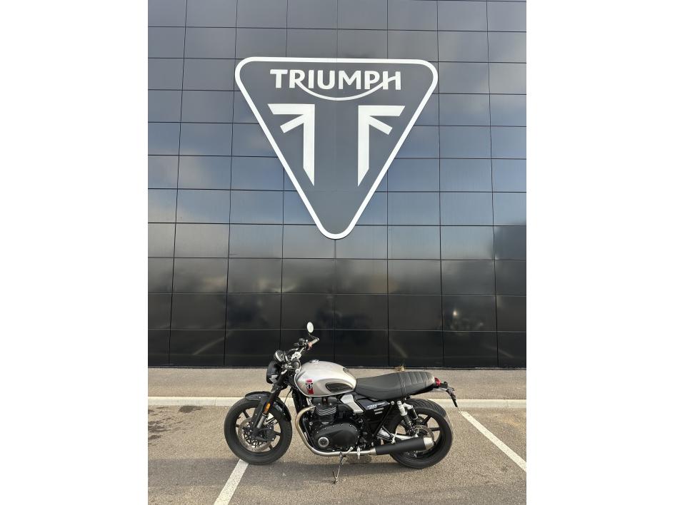 TRIUMPH SPEED TWIN 900