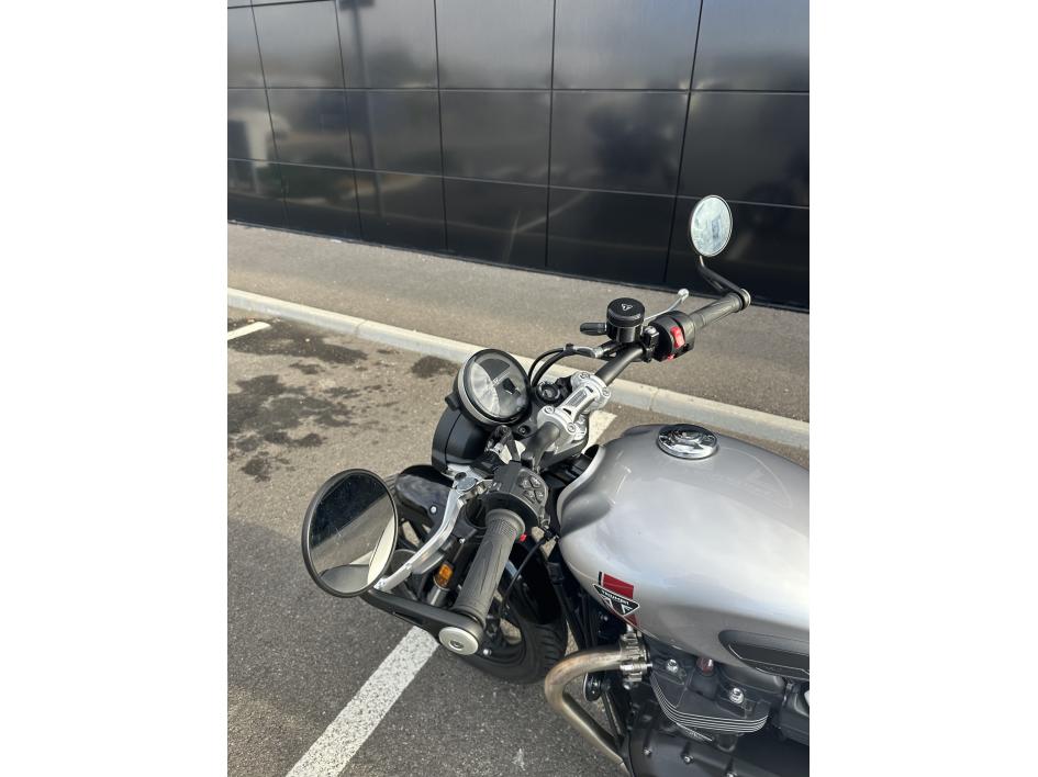 TRIUMPH SPEED TWIN 900