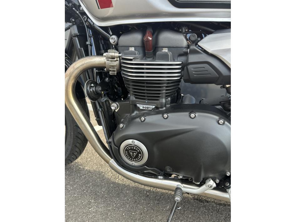 TRIUMPH SPEED TWIN 900