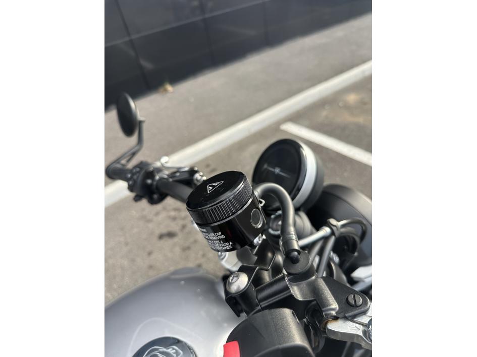 TRIUMPH SPEED TWIN 900