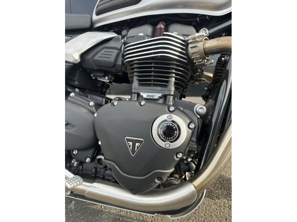 TRIUMPH SPEED TWIN 900