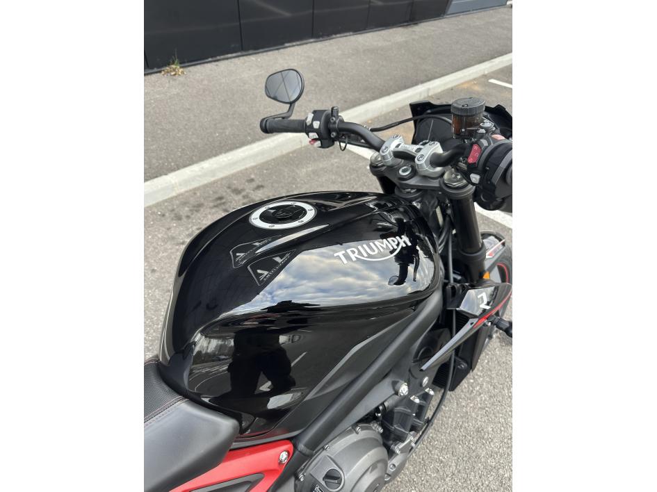 TRIUMPH STREET TRIPLE 765 R