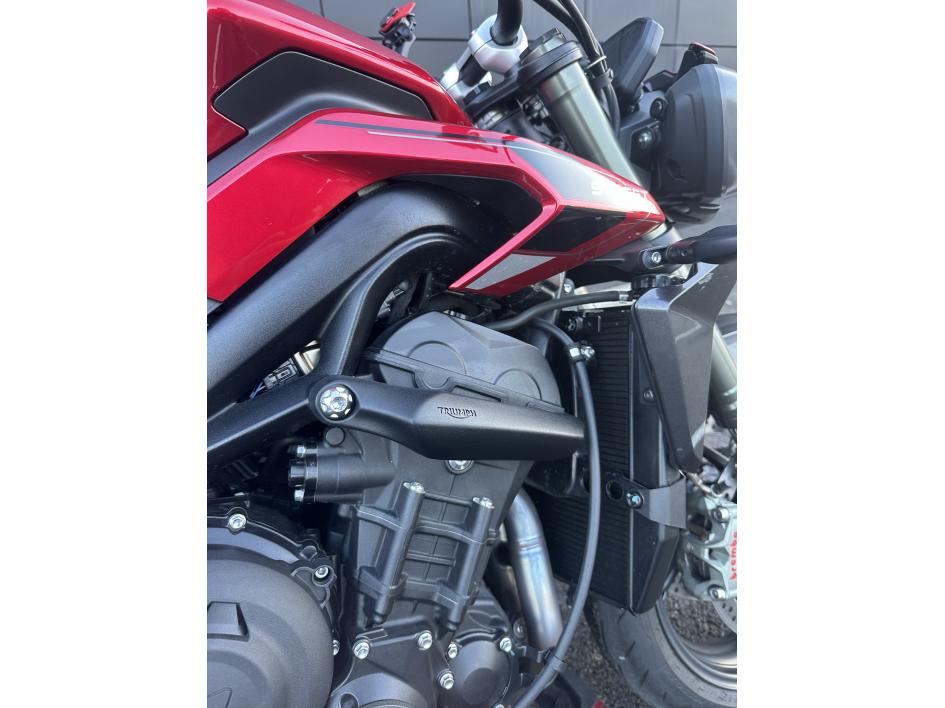 TRIUMPH STREET TRIPLE 765 RS