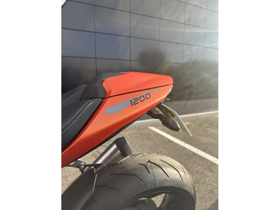 TRIUMPH SPEED TRIPLE 1200 RS