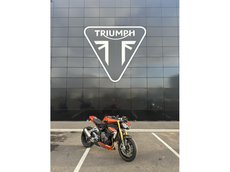 TRIUMPH SPEED TRIPLE 1200 RS