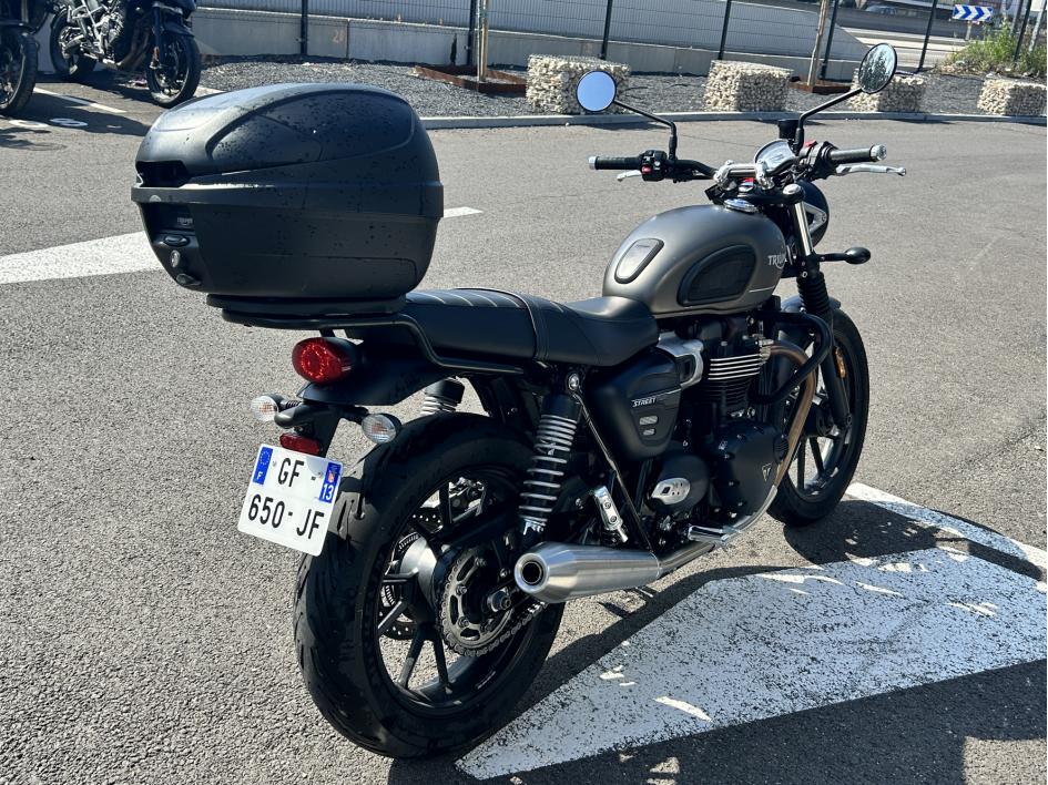 TRIUMPH STREET TWIN  900