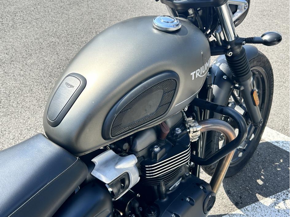 TRIUMPH STREET TWIN  900