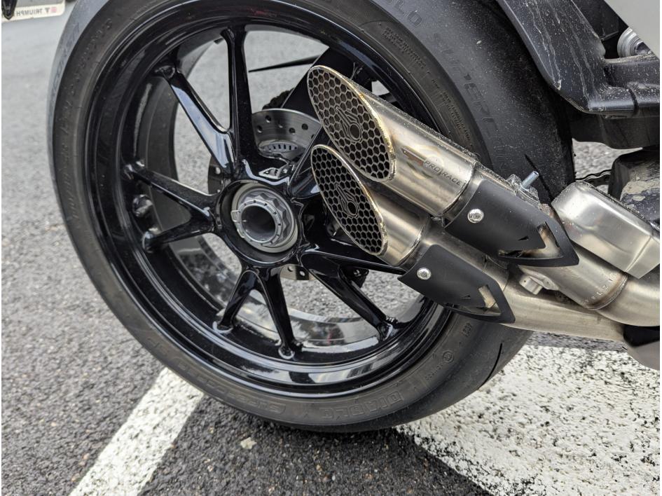 TRIUMPH SPEED TRIPLE 1200 RR