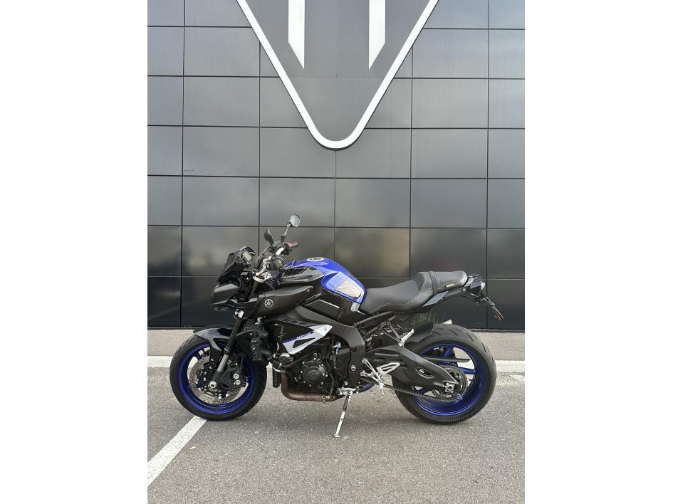 YAMAHA MT-10