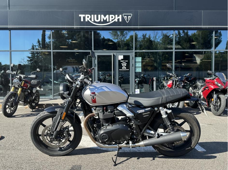 TRIUMPH SPEED TWIN 900