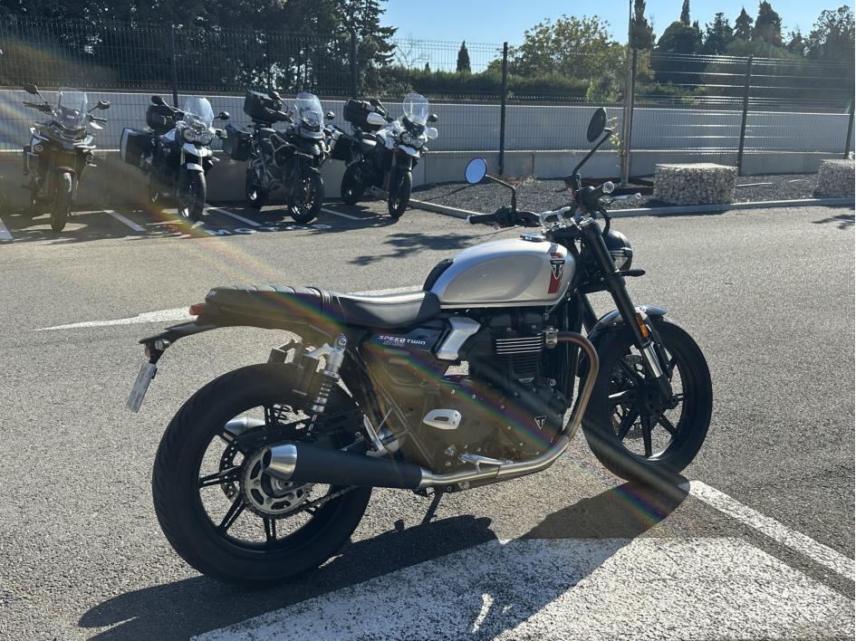 TRIUMPH SPEED TWIN 900