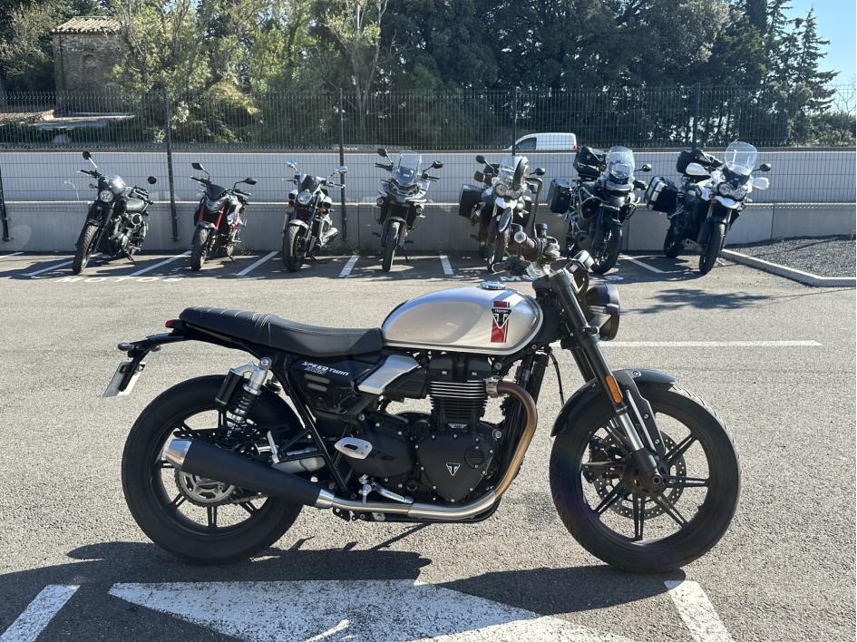 TRIUMPH SPEED TWIN 900
