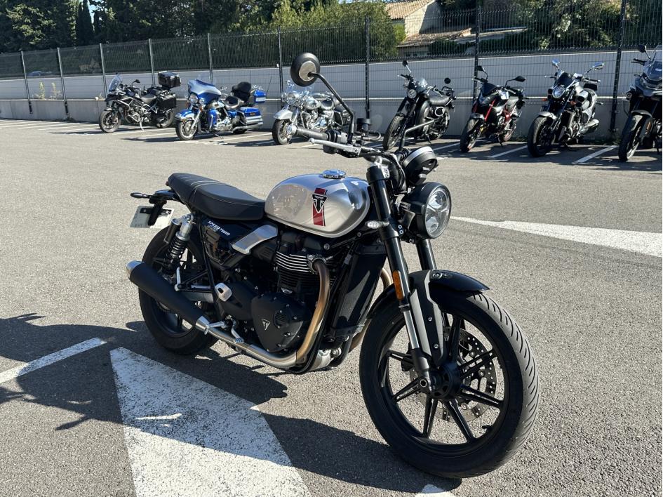 TRIUMPH SPEED TWIN 900