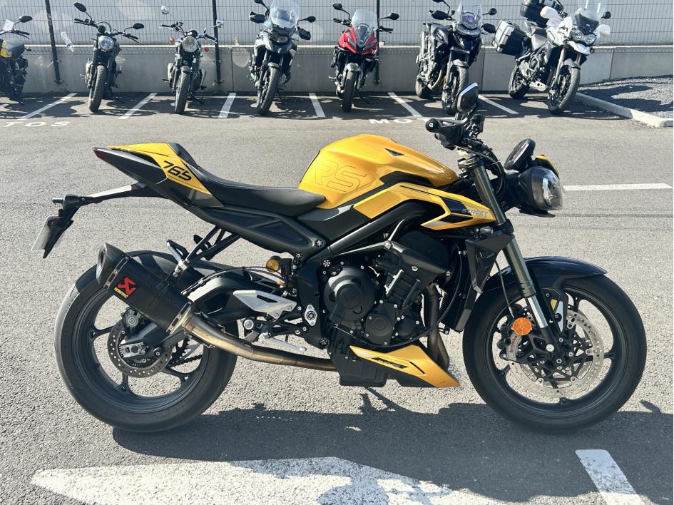TRIUMPH STREET TRIPLE 765 RS COSMIC YELLOW