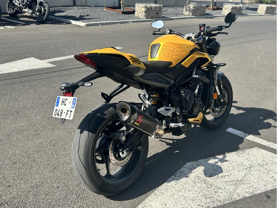 TRIUMPH STREET TRIPLE 765 RS COSMIC YELLOW