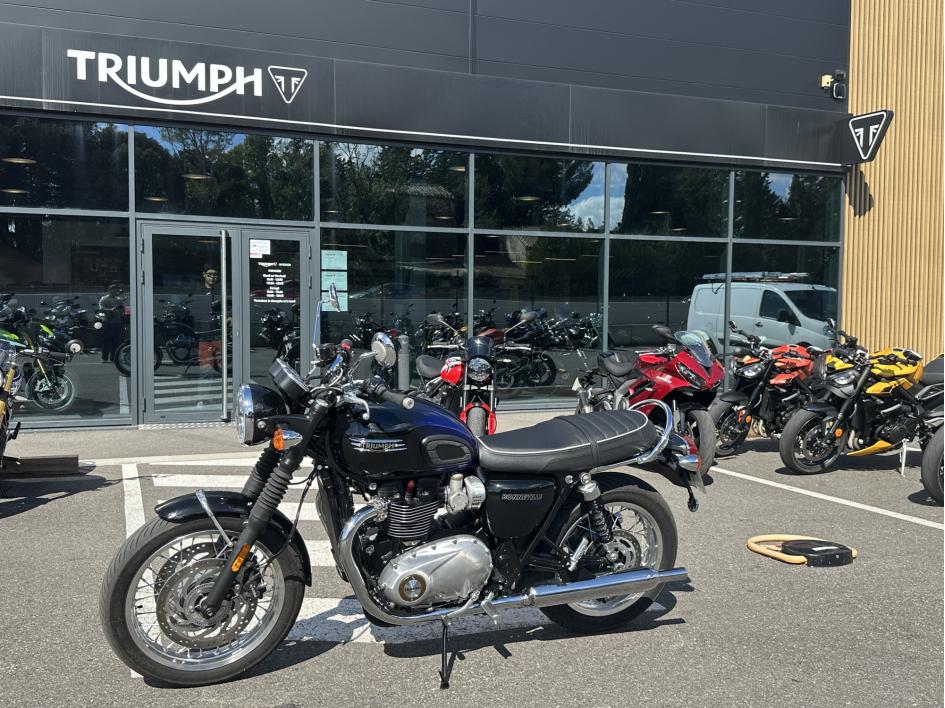 TRIUMPH BONNEVILLE T120 STEALH EDITION