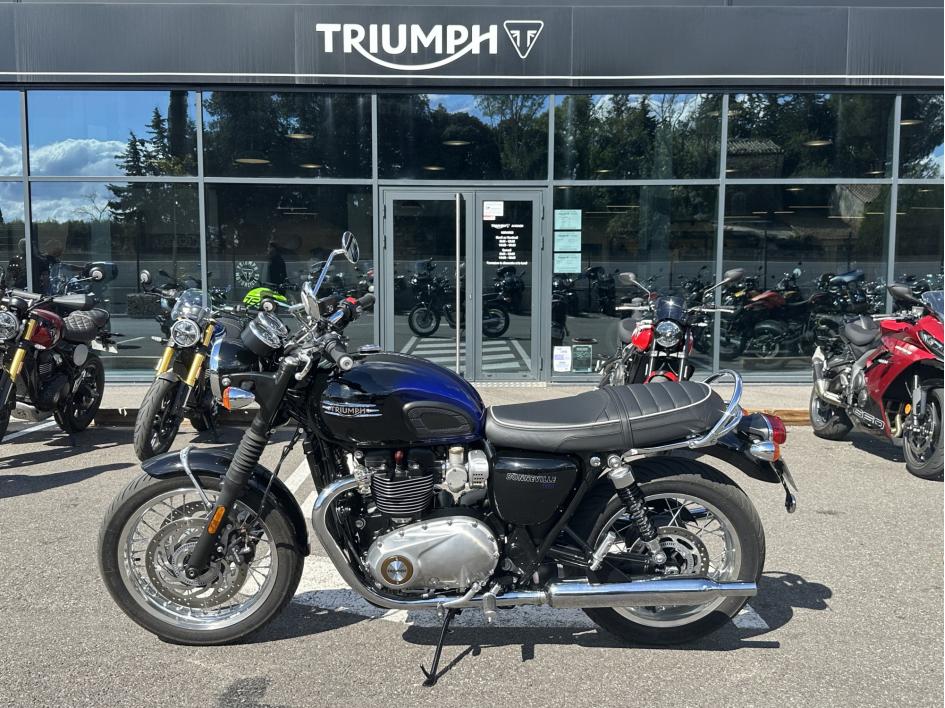TRIUMPH BONNEVILLE T120 STEALH EDITION