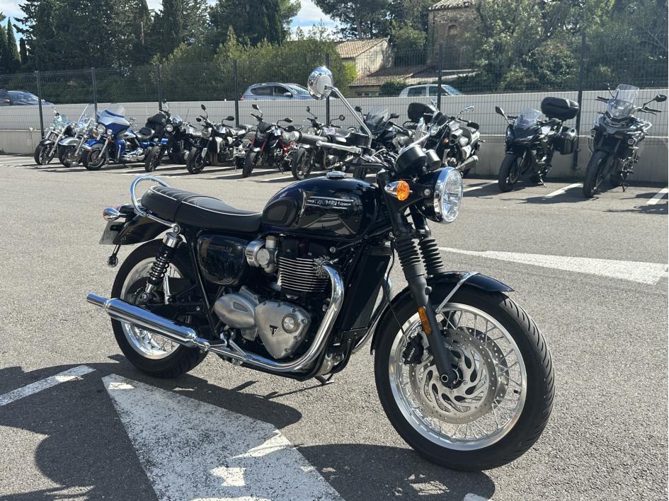 TRIUMPH BONNEVILLE T120 STEALH EDITION