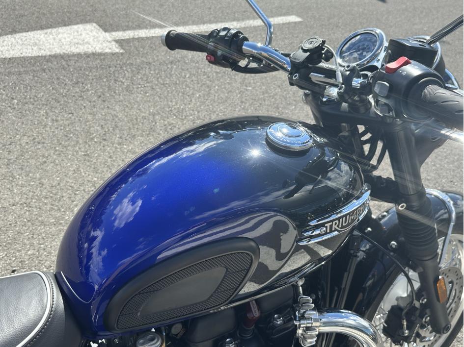 TRIUMPH BONNEVILLE T120 STEALH EDITION