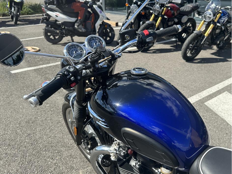 TRIUMPH BONNEVILLE T120 STEALH EDITION