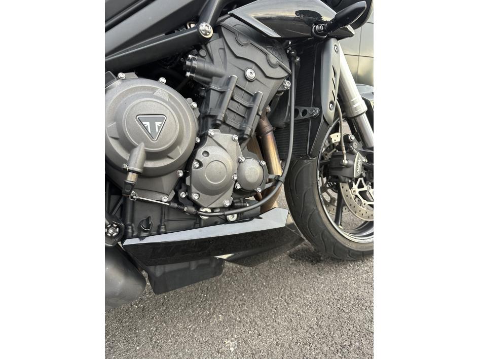 TRIUMPH STREET TRIPLE 660 S