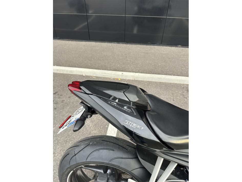 TRIUMPH STREET TRIPLE 660 S