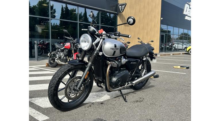 TRIUMPH STREET TWIN  900