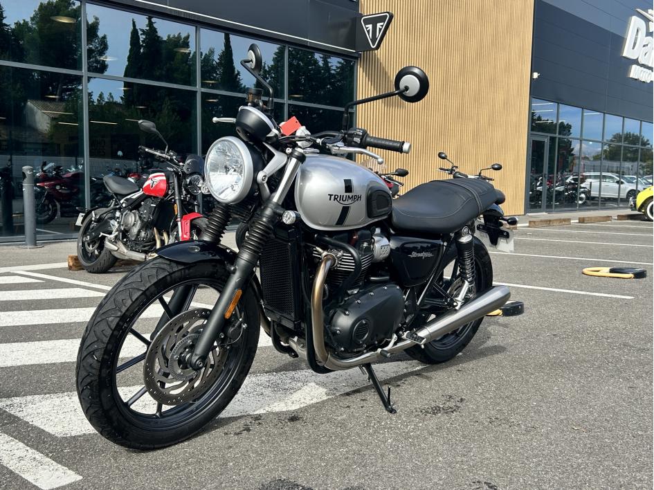 TRIUMPH STREET TWIN  900