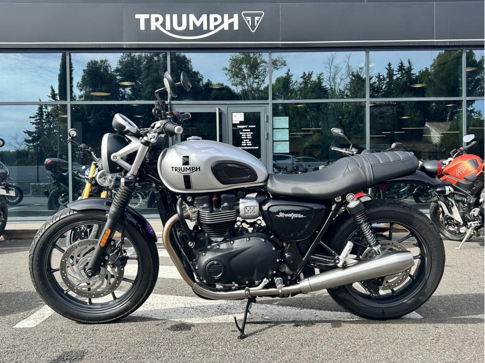TRIUMPH STREET TWIN  900