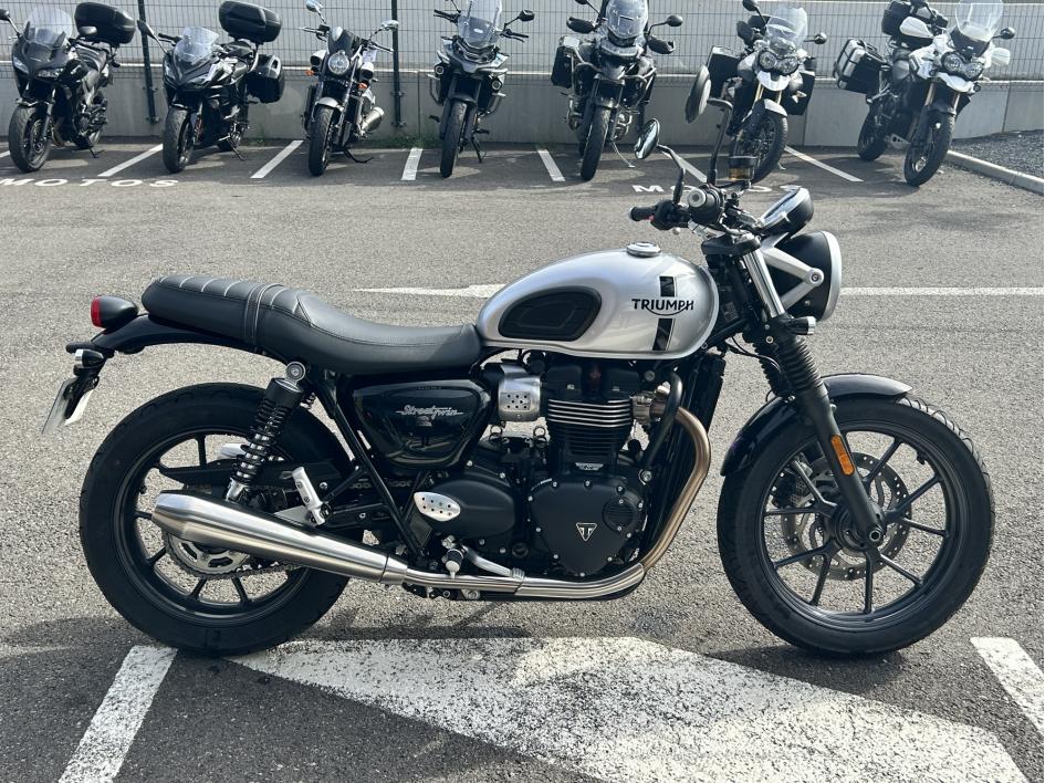 TRIUMPH STREET TWIN  900
