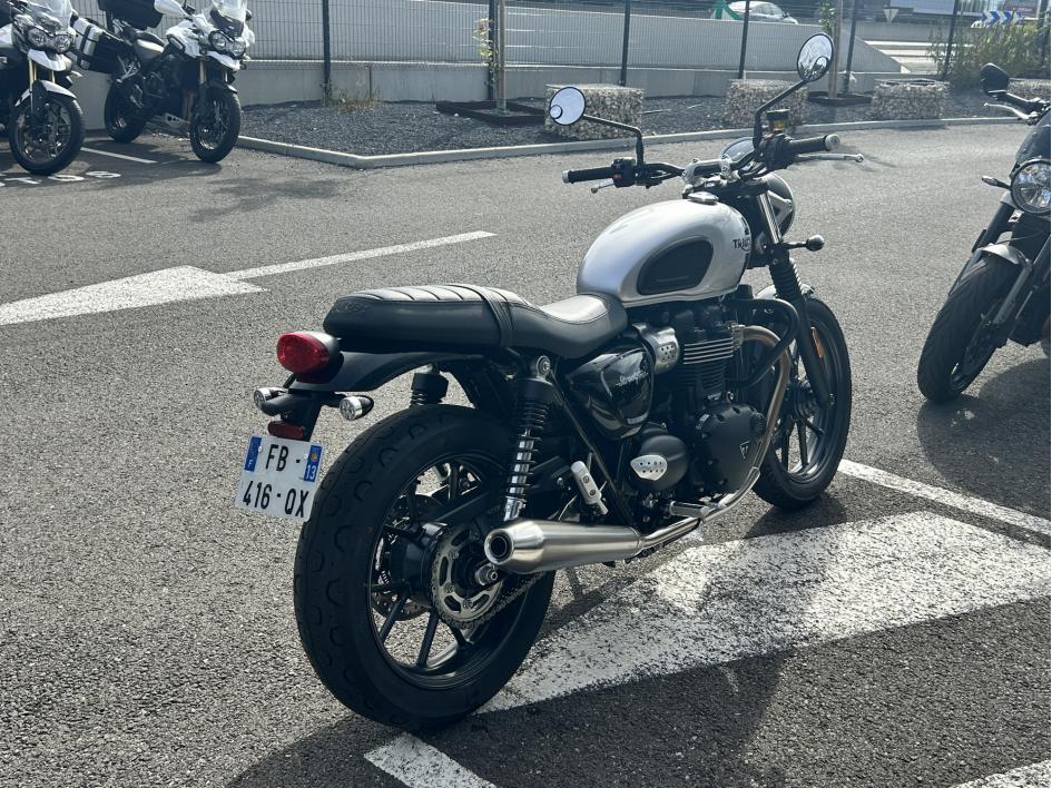 TRIUMPH STREET TWIN  900