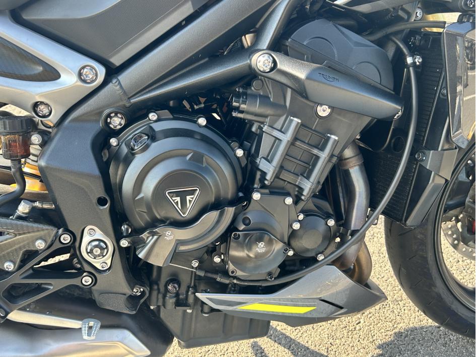 TRIUMPH STREET TRIPLE 765 RS